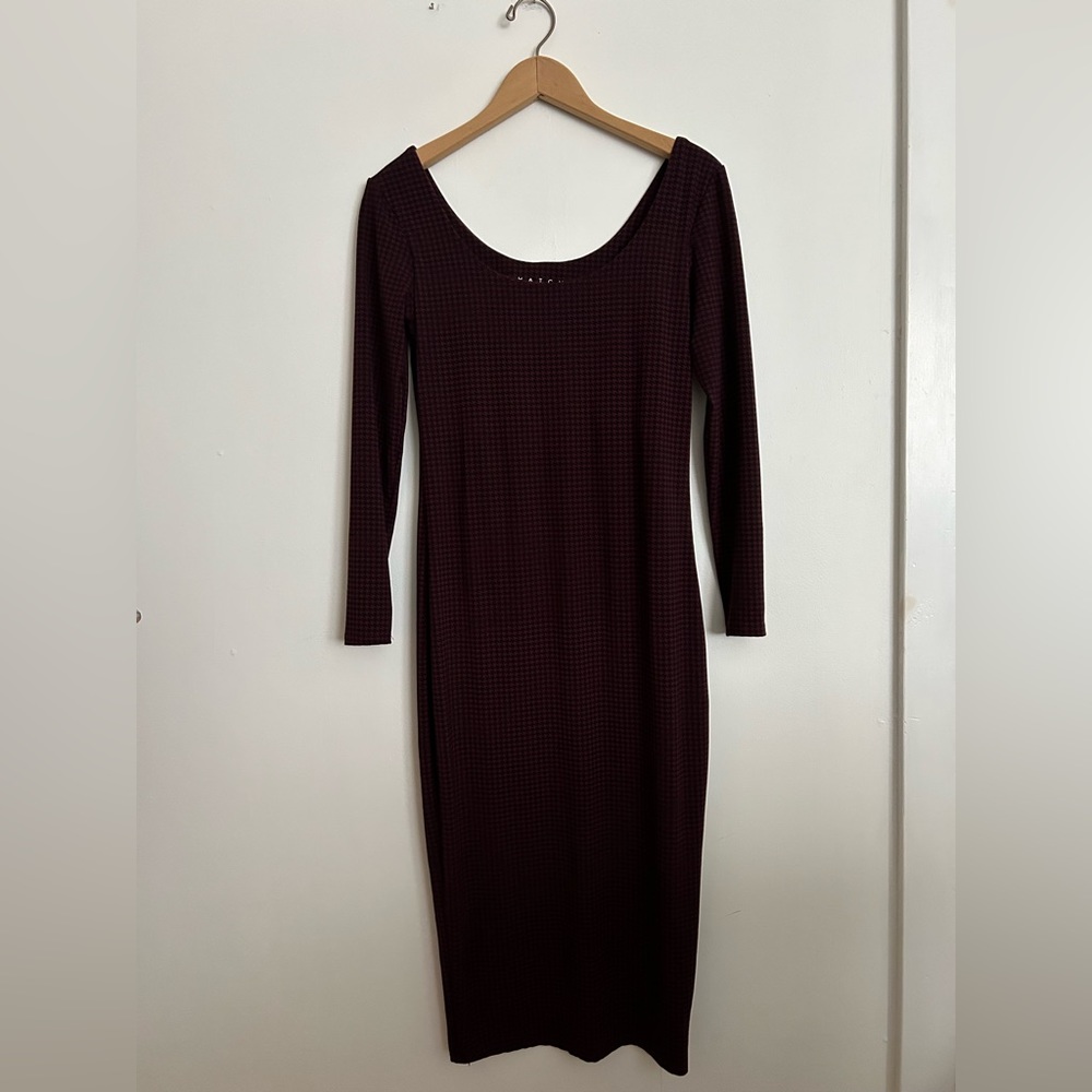 HATCH. The long sleeve body dress. Maternity. Bordeaux Houndstooth.